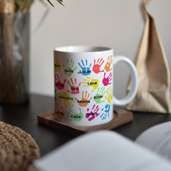 Mug with children's hands personalised with their first name Mug with children's hands personalised with their first name