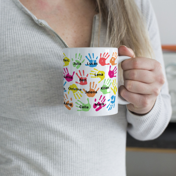 Mug with children's hands personalised with their first name Mug with children's hands personalised with their first name