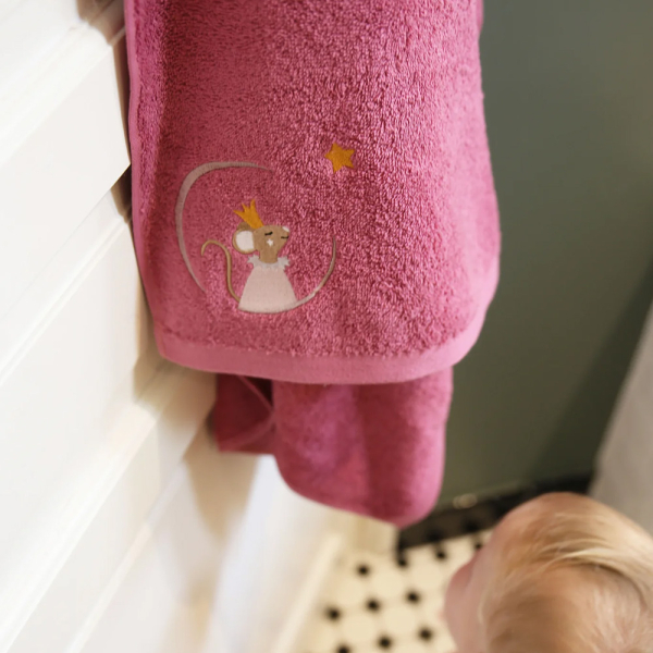 Personalised children's towel 70 x 140 cm - Raspberry Mouse Personalised children's towel 70 x 140 cm - Raspberry Mouse