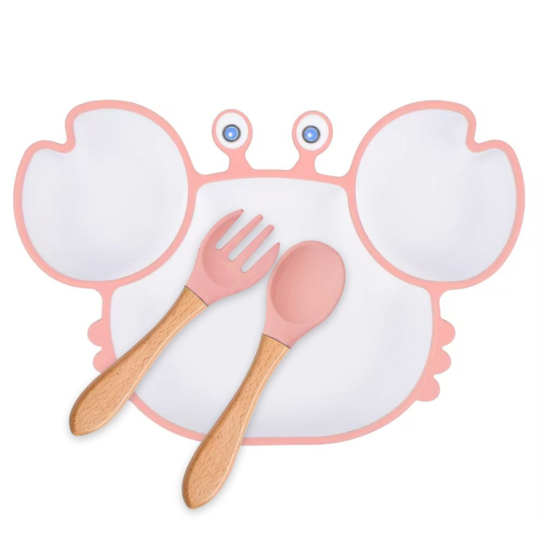 White crab plate and engraved cutlery White crab plate and engraved cutlery