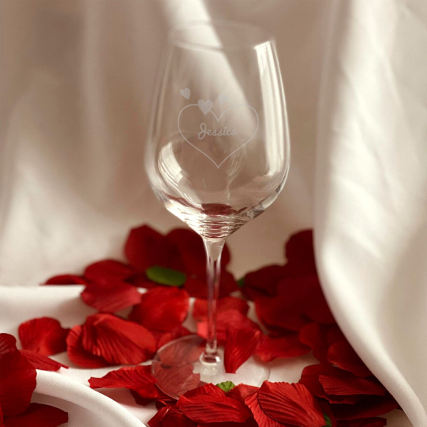 Engraved �Love� wine glass